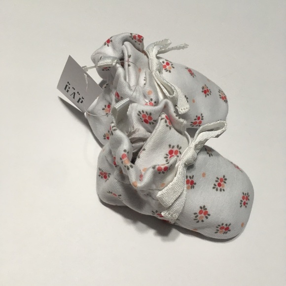 NWT GAP Size 3 infant booties - Picture 4 of 5